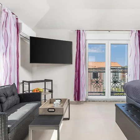 Apartment Adults Only Samantha By Irundo *